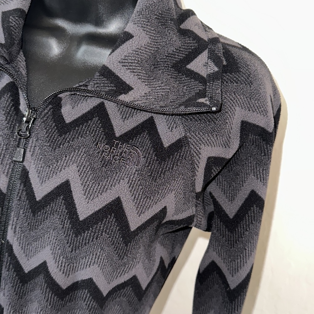 The North Face Women’s Zip Up Chevron Print Jacket w/ Cinched Waist